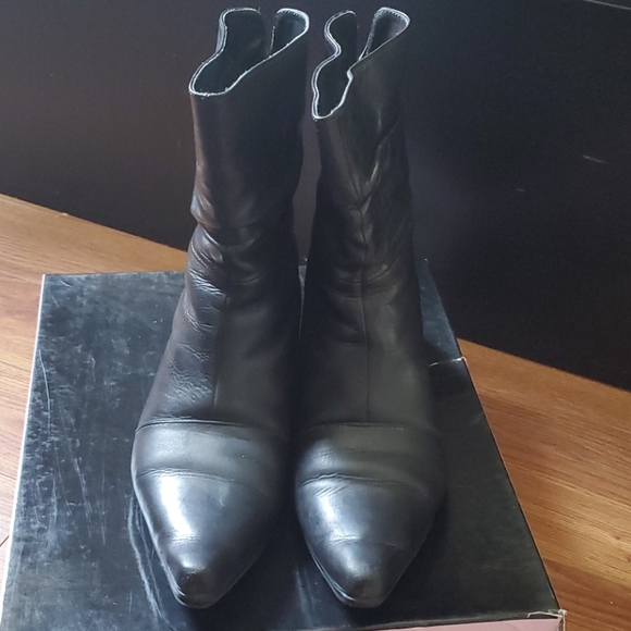 Vianni Collection Mid Cut Booties - Picture 3 of 5